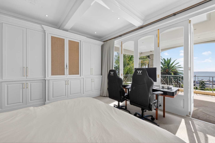 5 Bedroom Property for Sale in Fresnaye Western Cape